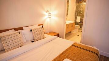 Iron/ironing board, WiFi, bed sheets, wheelchair access