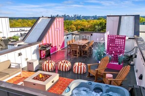 Outdoor dining - New Skyline View Rooftop + Hot Tub! 10 mins to DT! (Nashville)