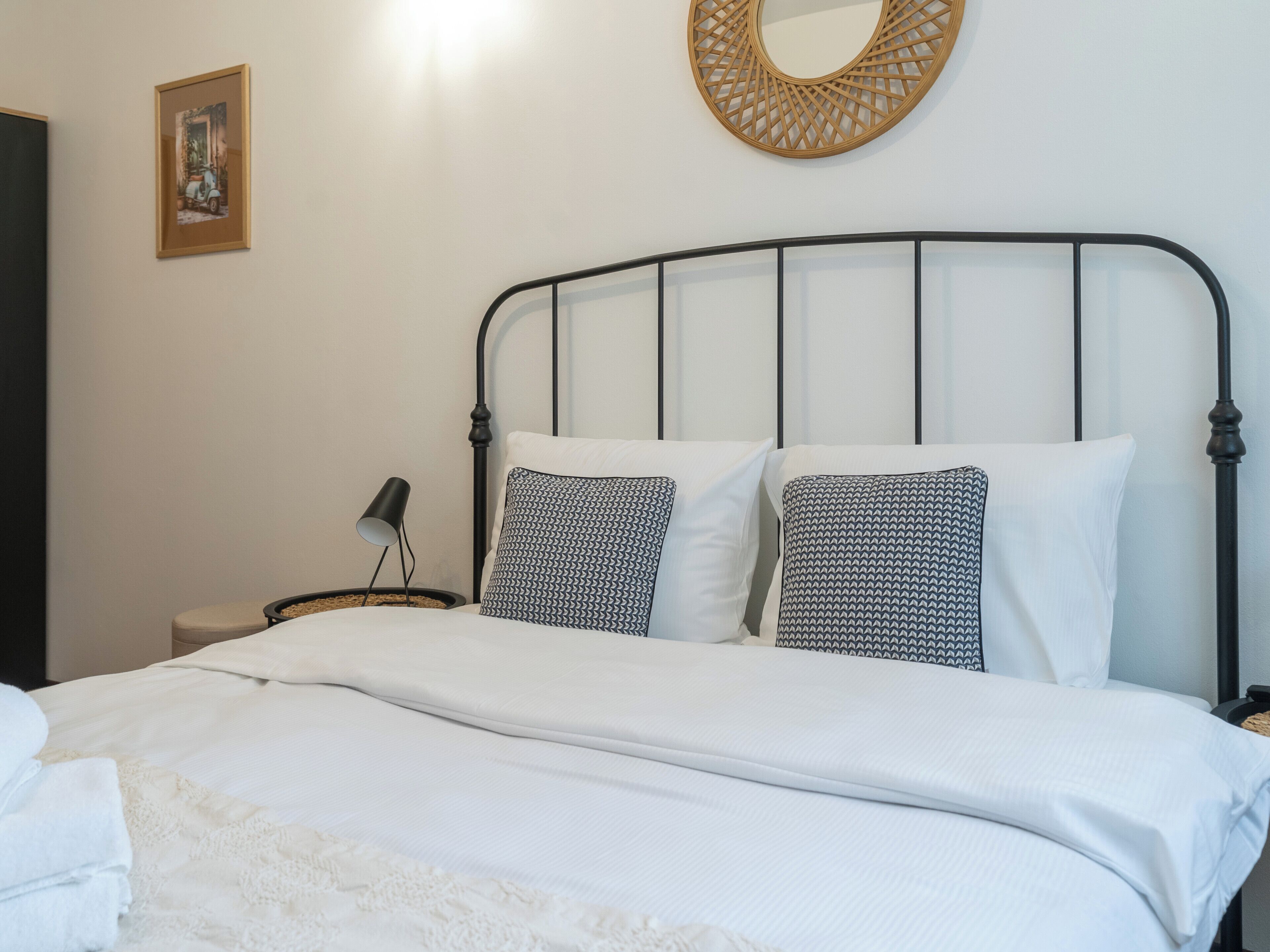 Iron/ironing board, WiFi, bed sheets