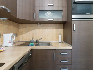 Réfrigérateur, four, plaque de cuisson, lave-vaisselle