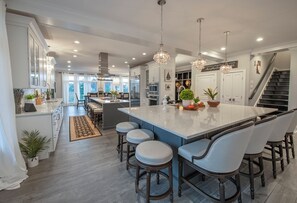 Dining - Luxury Meets the Beach! Private Pool/Hot Tub/Linens/11BR/Parking Steps to Beach! (Dewey Beach)