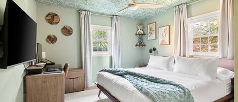 4 chambres, bureau, fer et planche à repasser, lit parapluie