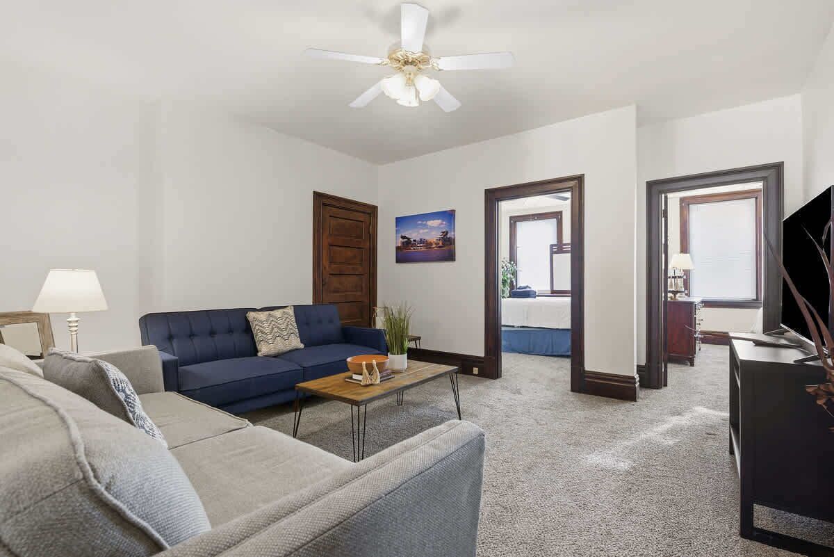 Televisión y oficina 