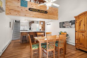 Dining - Unique Bayfront Townhome with a Prime Location (Ocean City)