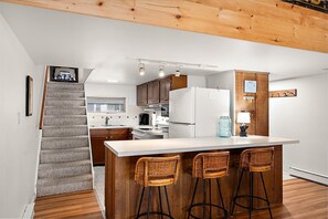 Fridge, microwave, oven, stovetop - Unique Bayfront Townhome with a Prime Location (Ocean City)