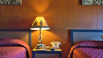 Chambre Double Classique, 2 grands lits, non-fumeurs | Espace de travail pour ordinateur portable, Wi-Fi gratuit