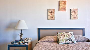 Classic Single Room, 1 Double Bed, Non Smoking | Laptop workspace, free WiFi