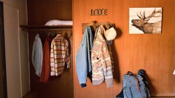 Habitación doble clásica, 2 camas Queen size, para no fumadores | Espacio para trabajar con laptop y wifi gratis