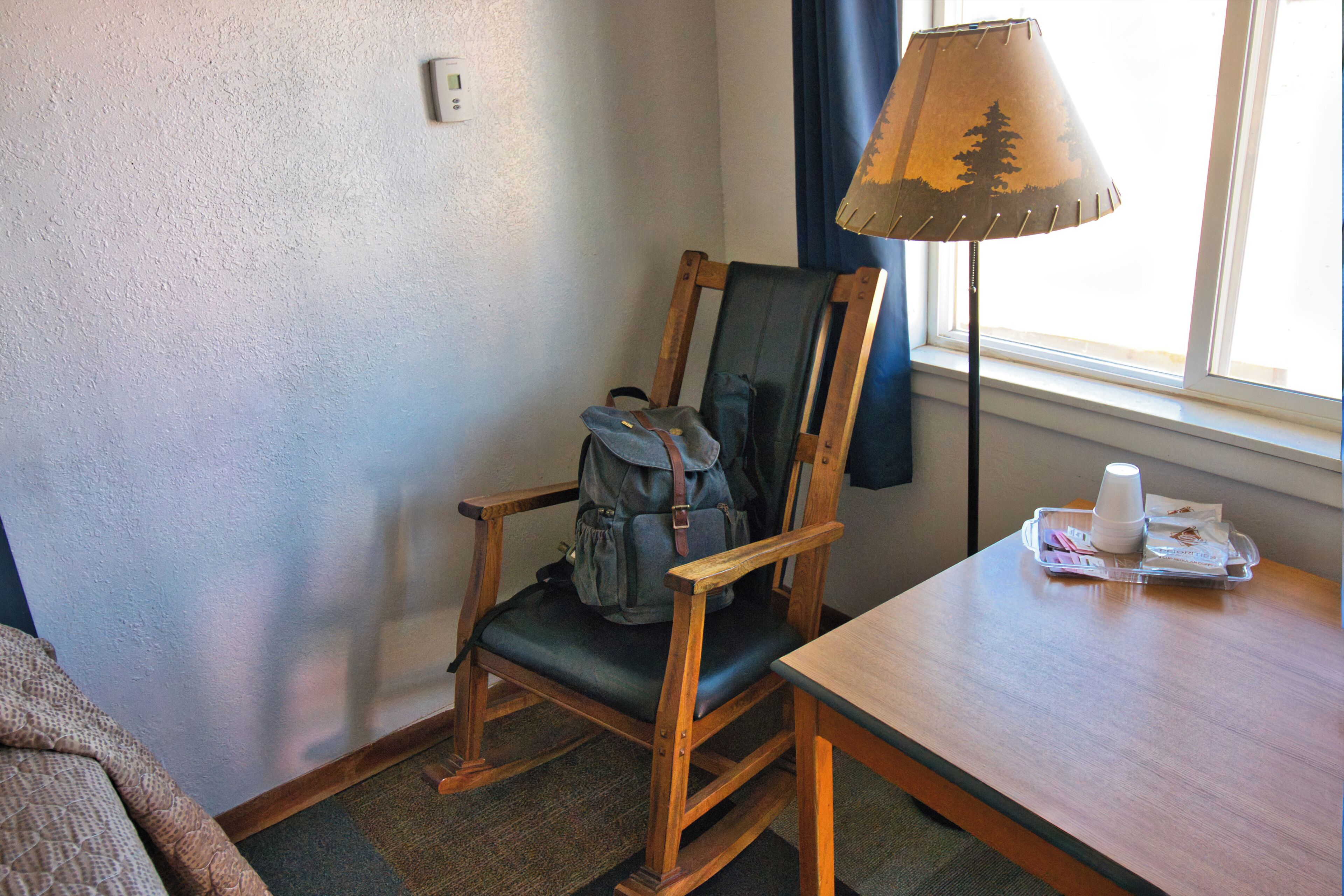 Espacio para trabajar con laptop, wifi gratis y ropa de cama 