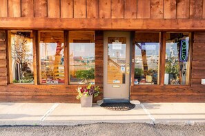 تفاصيل الفندق من الخارج