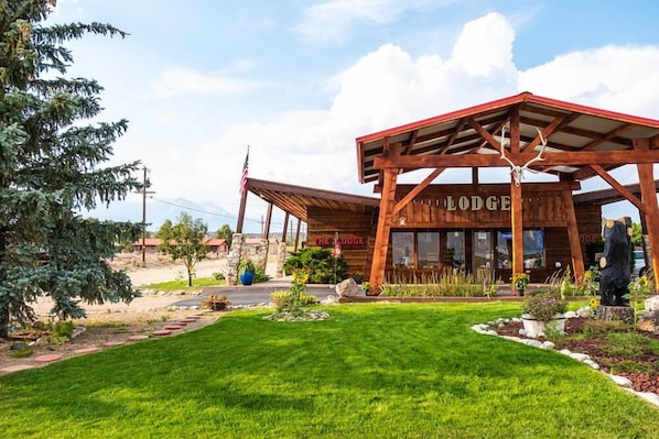 المنشأة من الخارج