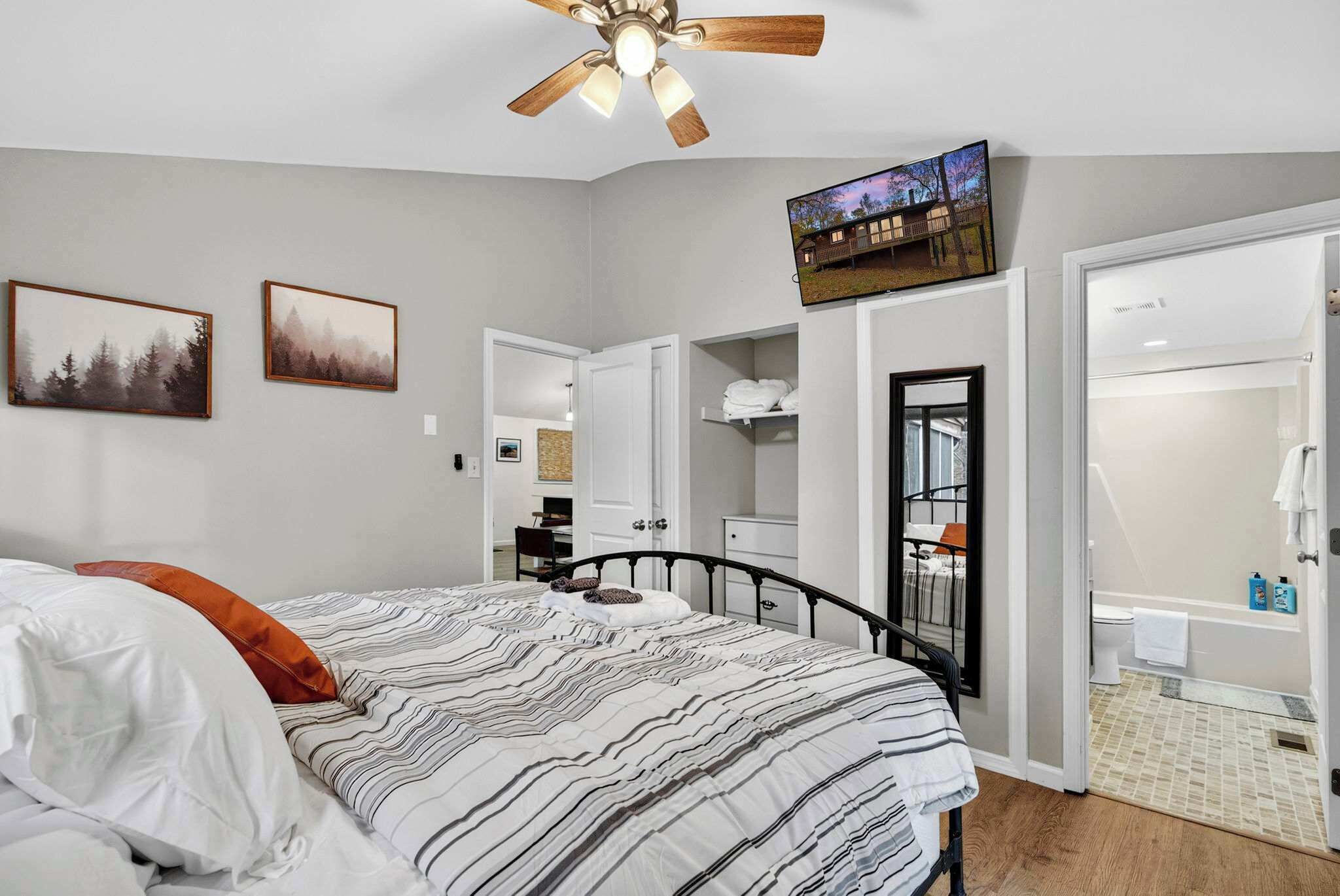 Iron/ironing board, WiFi, bed sheets