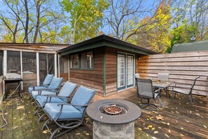 Outdoor dining - Two Cabins Retreat in Woods Resort - Dog-Friendly! (Hedgesville)
