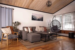 Fernseher, Kamin, Arbeitsbereiche