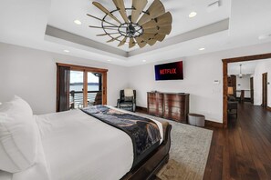 5 Schlafzimmer, Schreibtisch, Bügeleisen/Bügelbrett, Reisekinderbett