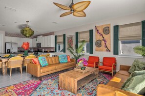 TV, offices - Spacious villa w/ private pool & game room (Kissimmee)