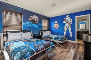 Iron/ironing board, WiFi, bed sheets - Large home w/private pool & lazy river (Kissimmee)