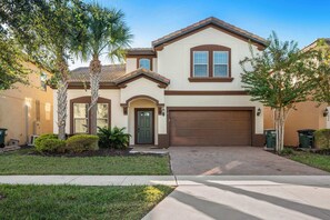 Exterior - Large home w/private pool & lazy river (Kissimmee)
