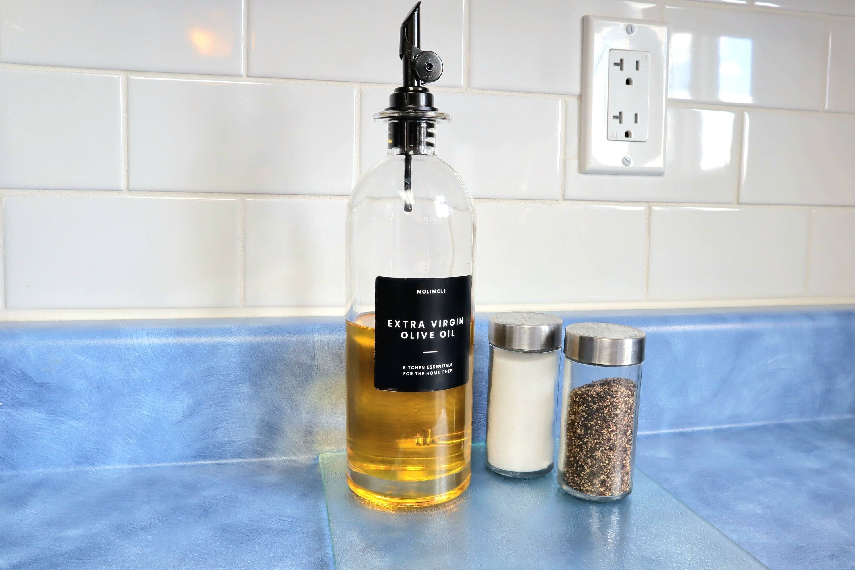 Een douche, een haardroger, handdoeken, zeep