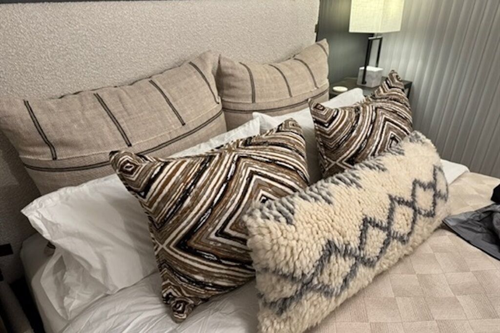 旅行婴儿床、免费 WiFi、床单