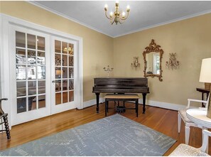Interior - 5 Bedroom Home w/ Private Parking Near Niagara Falls (Niagara Falls)