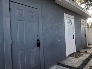 Exterior detail - Pleasant 1-bedroom NEW Studio 3 with NEW AC in Pinellas Park (Pinellas Park)