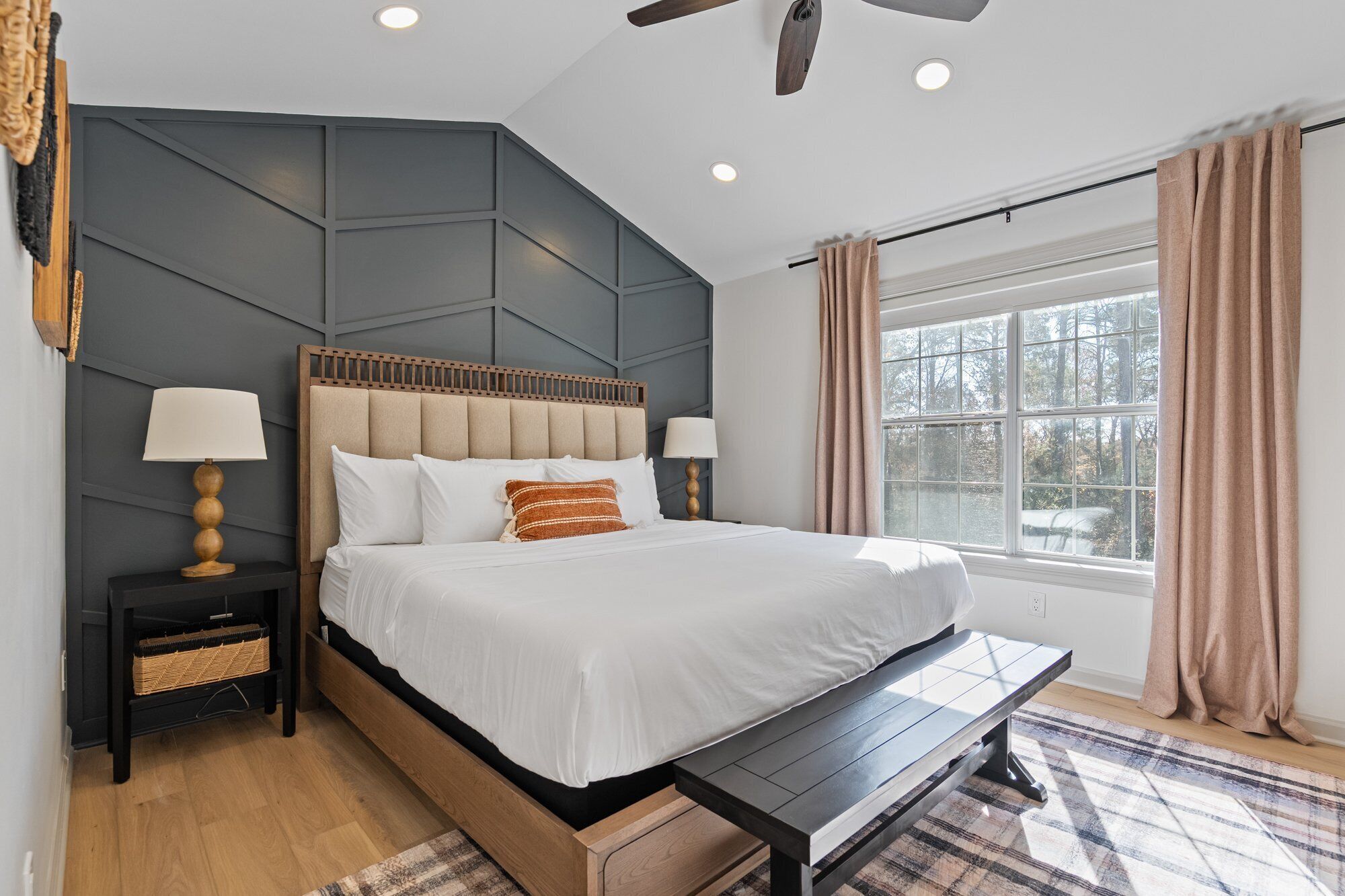 Iron/ironing board, free WiFi, bed sheets