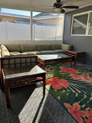 Property grounds - Charming 3-bedroom, 2-bath, house convenient to EVERYTHING! (Fort Lauderdale)