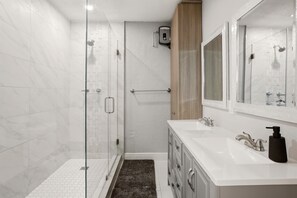 Bruser, bidet, håndklæder, Sæbe