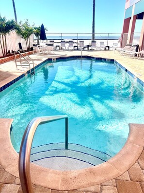 Et oppvarmet basseng