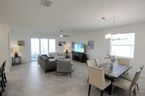Interior - Lakefront 4/3 Englewood home - Pet friendly - Palm Whisper Cottage (Englewood)