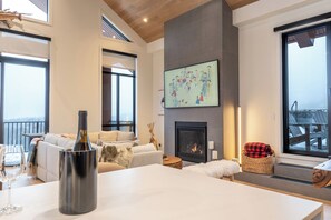 Interior - New !!  Arbora Tremblant Penthouse | Private Hot Tub + Rooftop Terrace (Mont-Tremblant)