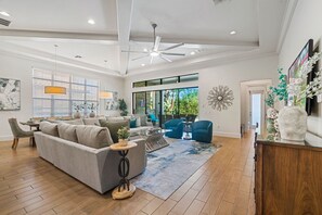 Interior - Homestead Waterstone: Near Disney, Waterfall, Private Pool, Arcade, Movie Theater (Kissimmee)