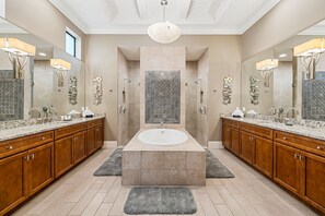 Shower, hair dryer, towels - Homestead Waterstone: Near Disney, Waterfall, Private Pool, Arcade, Movie Theater (Kissimmee)