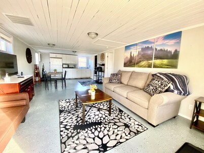 Cozy 1-bedroom cottage in welcoming Calvert City with AC and heat