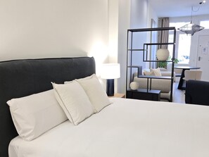 Iron/ironing board, Internet, bed sheets - Velarde Suites Marine B2 (Málaga)