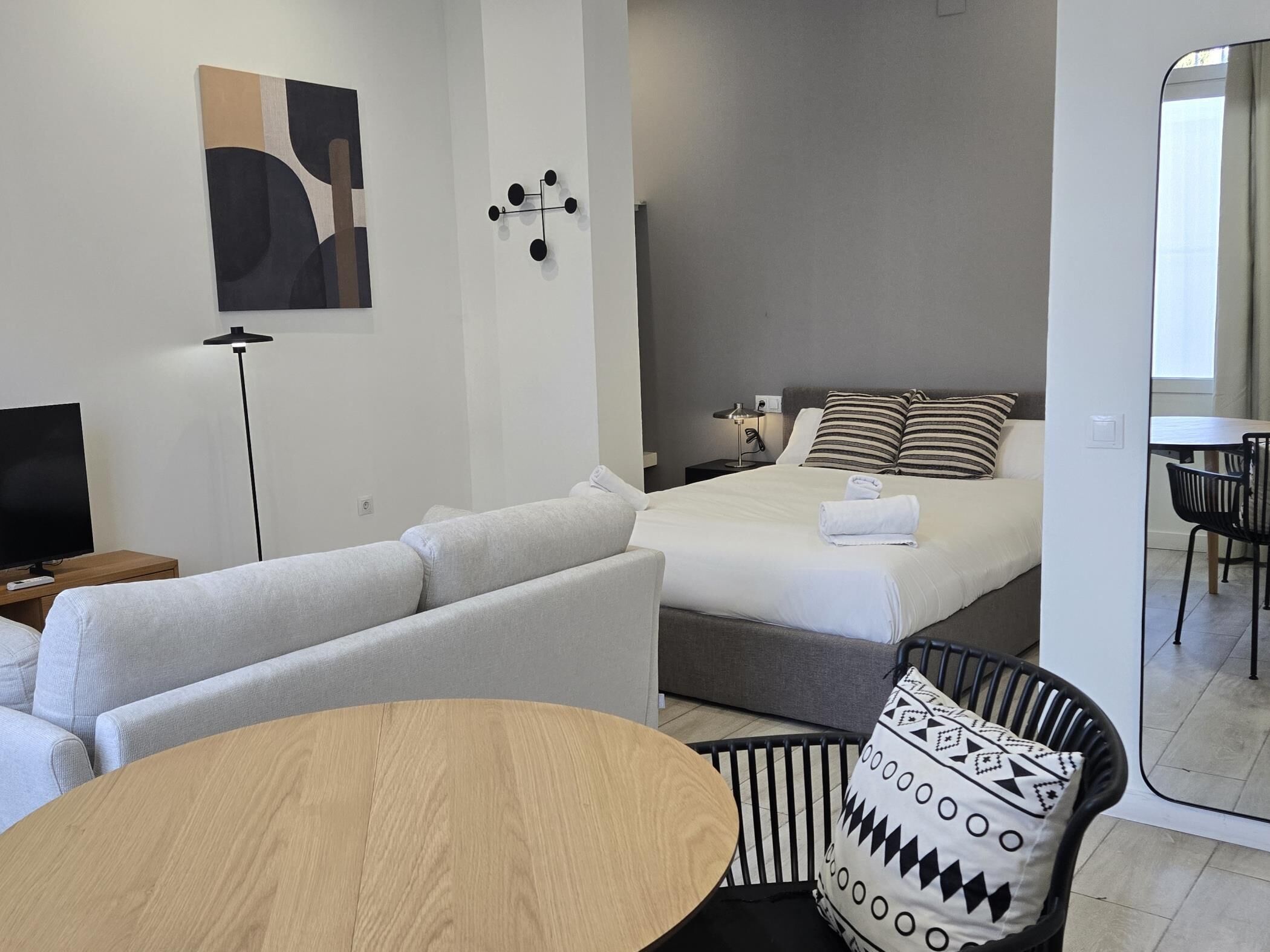 Tabla de planchar con plancha, Internet, ropa de cama