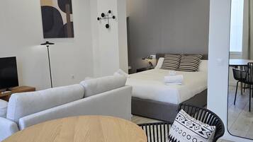 Tabla de planchar con plancha, Internet, ropa de cama