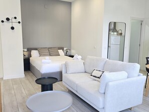 Iron/ironing board, Internet, bed sheets - Velarde Suites Nature B3 (Málaga)