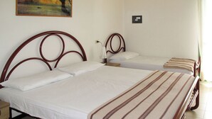 Unclassified image, 5 of 21, button - Croce del Sud by Interhome (Bibione)