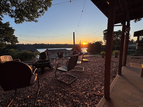 Hidden gem located in Shell Knob, Missouri! Don't miss this one!