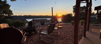 Hidden gem Shell Knob, MO! Lake views, boat parking, 2 min walk to water!