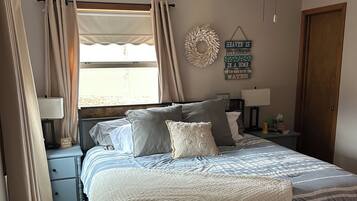 Schreibtisch, Bügeleisen/Bügelbrett, Reisekinderbett, kostenloses WLAN