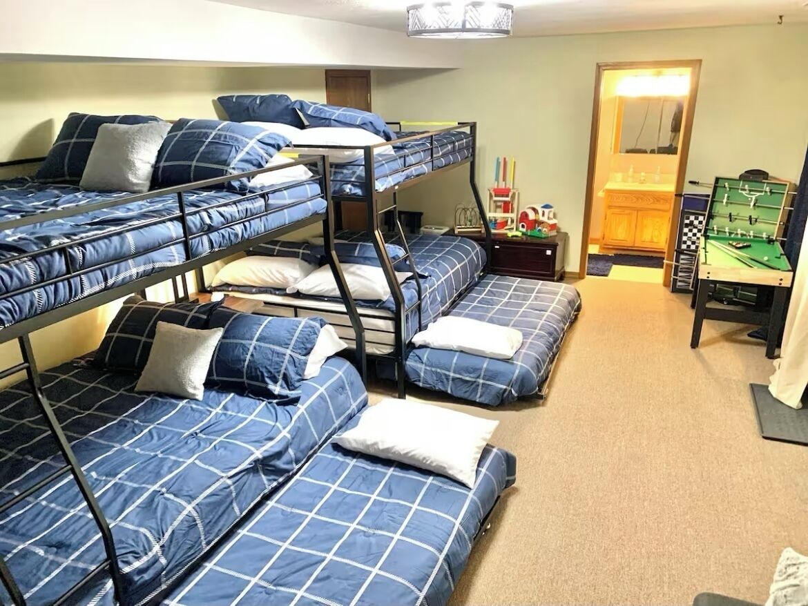 Una scrivania, ferro/asse da stiro, culla da viaggio, Wi-Fi gratuito