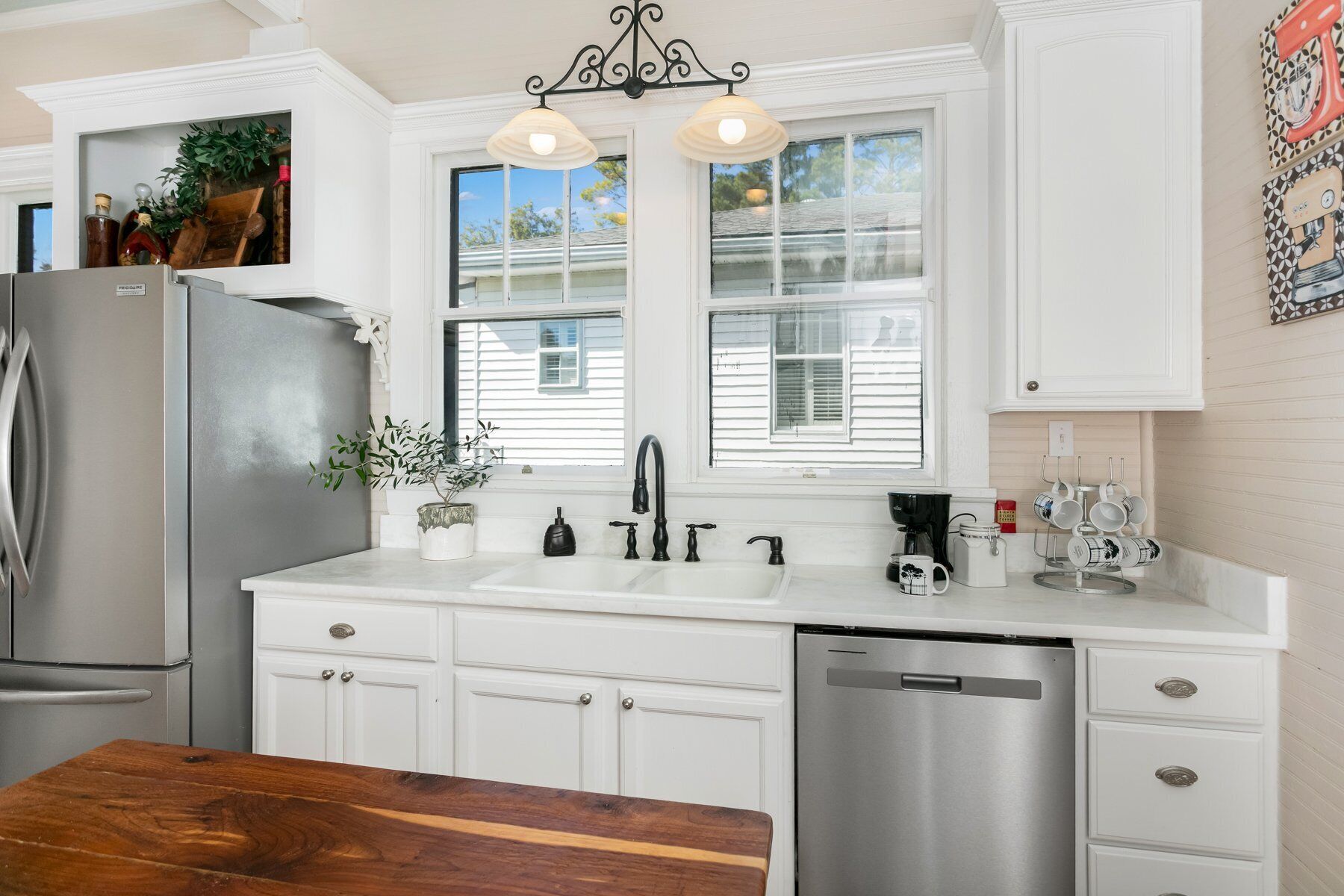 Fridge, microwave, dishwasher, coffee/tea maker