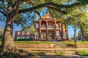 Exterior - Magnolia Hall: Britton | 1/1, Private Ensuite Bath (Natchez)
