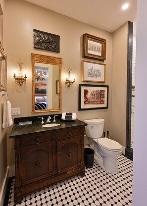 Shower, hair dryer, towels - Magnolia Hall: Armstrong | 1/1, Private Ensuite Bath (Natchez)