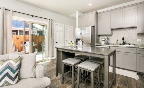 Highland Haus | Gas Grill & Fire-pit, Washer/Dryer, Full Kitchen