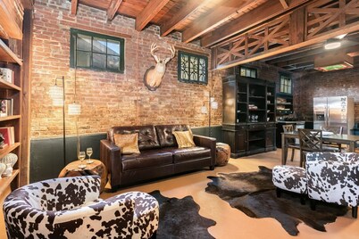 Beekman Place | 3/3, Full Kitchen, Washer/Dryer, Walk to Historic Downtown
