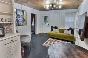 Smart TV - Lux Island Bungalow Downtown Lighthouse Beach (St. Augustine)